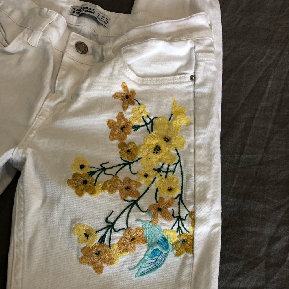 Zara Basic White Crop Skinny Flower Distressed Euc - image 4